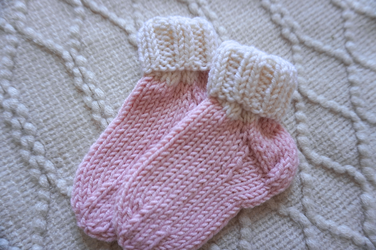 Welcome Home Hat and Sock Set – Hand-Knit Cashmere and Merino Wool Newborn Coming Home Outfit | Light Pink & Cream