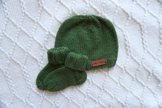 Welcome Home Hat and Sock Set – Hand-Knit Cashmere and Merino Wool Newborn Coming Home Outfit | Dark Green