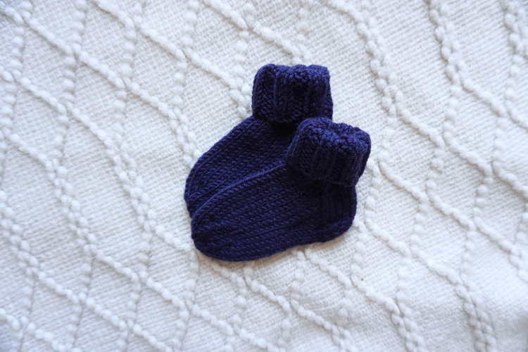 Welcome Home Hat and Sock Set – Hand-Knit Cashmere and Merino Wool Newborn Coming Home Outfit | Navy