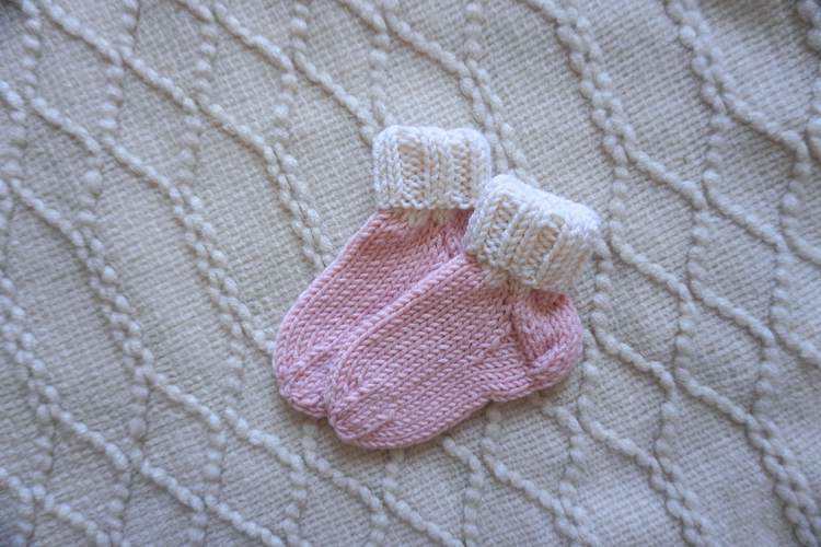 Welcome Home Hat and Sock Set – Hand-Knit Cashmere and Merino Wool Newborn Coming Home Outfit | Light Pink & Cream