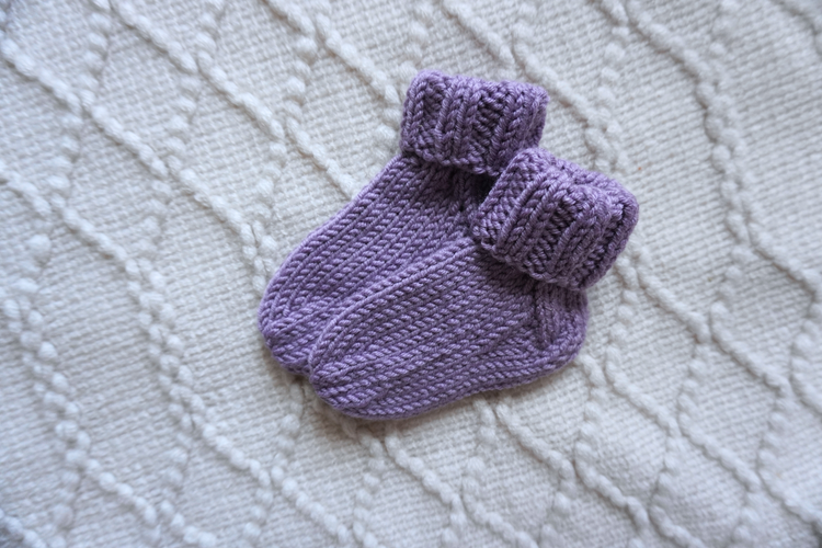 Welcome Home Hat and Sock Set – Hand-Knit Cashmere and Merino Wool Newborn Coming Home Outfit | Purple